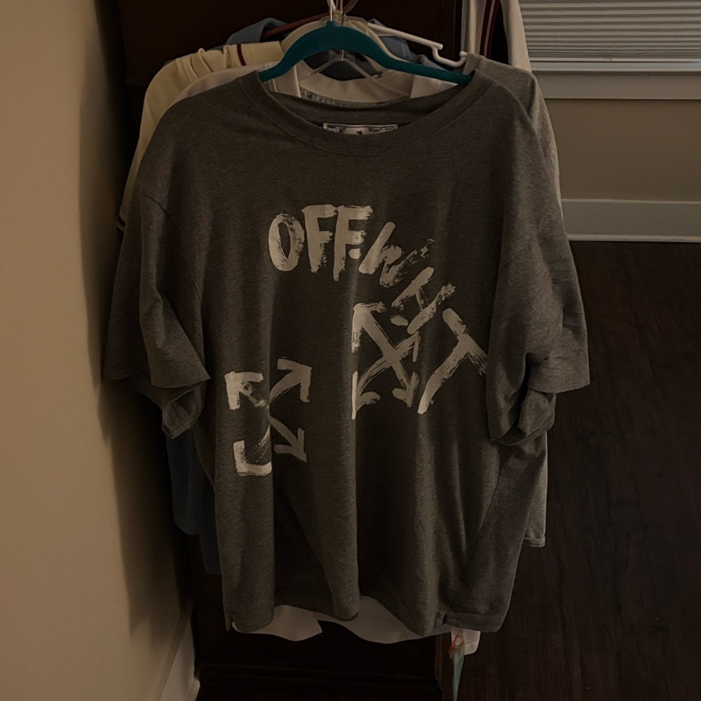 Off-White Men's Graphic Gray Tee 
🛑SOLD🛑